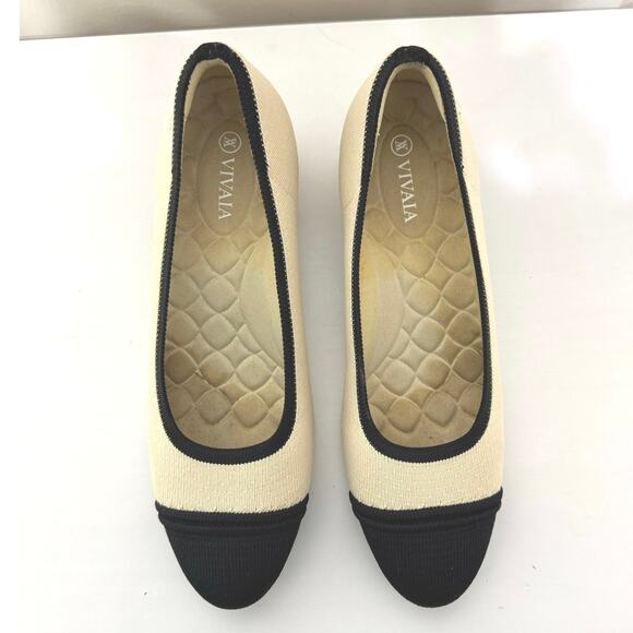 Chic Black and Cream Block Heels - Picture 7 of 9